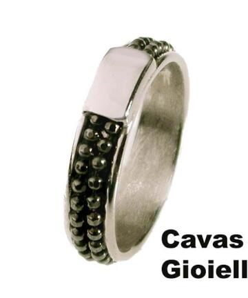 Ring-band in silver with black chain insert