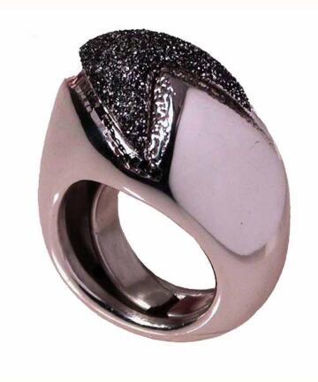 Ring in rhodium-plated silver with black glitter enamel